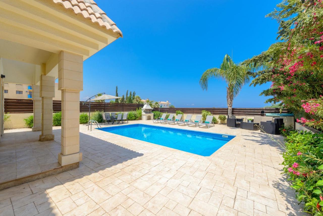 Villa Irina Paralimni Exterior photo