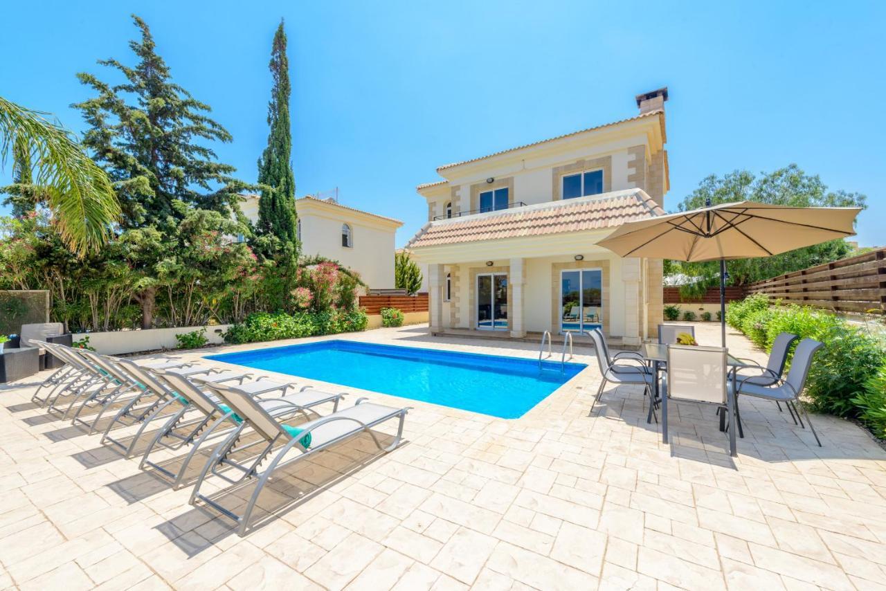 Villa Irina Paralimni Exterior photo